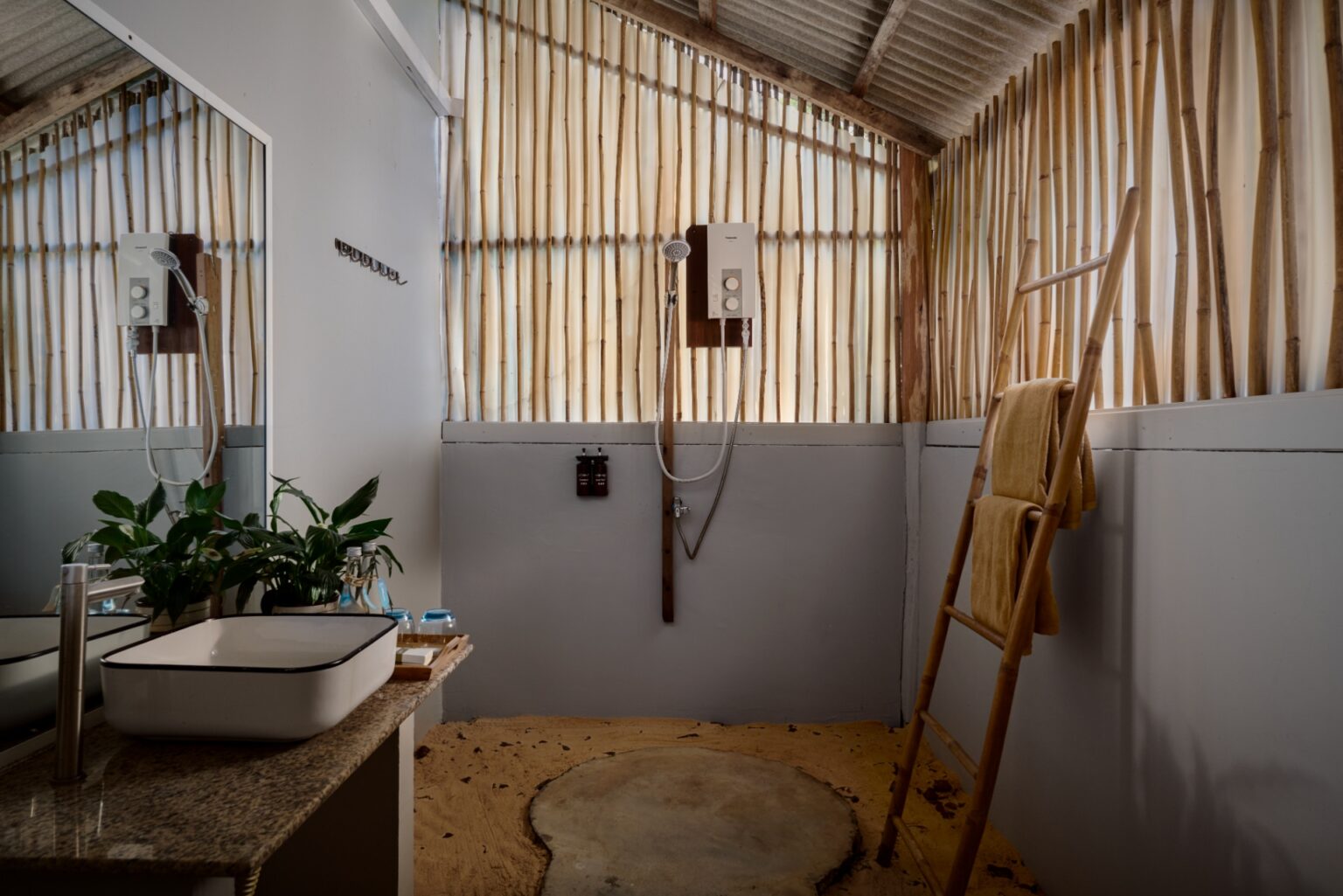 Double Bungalow Garden View - bathroom
