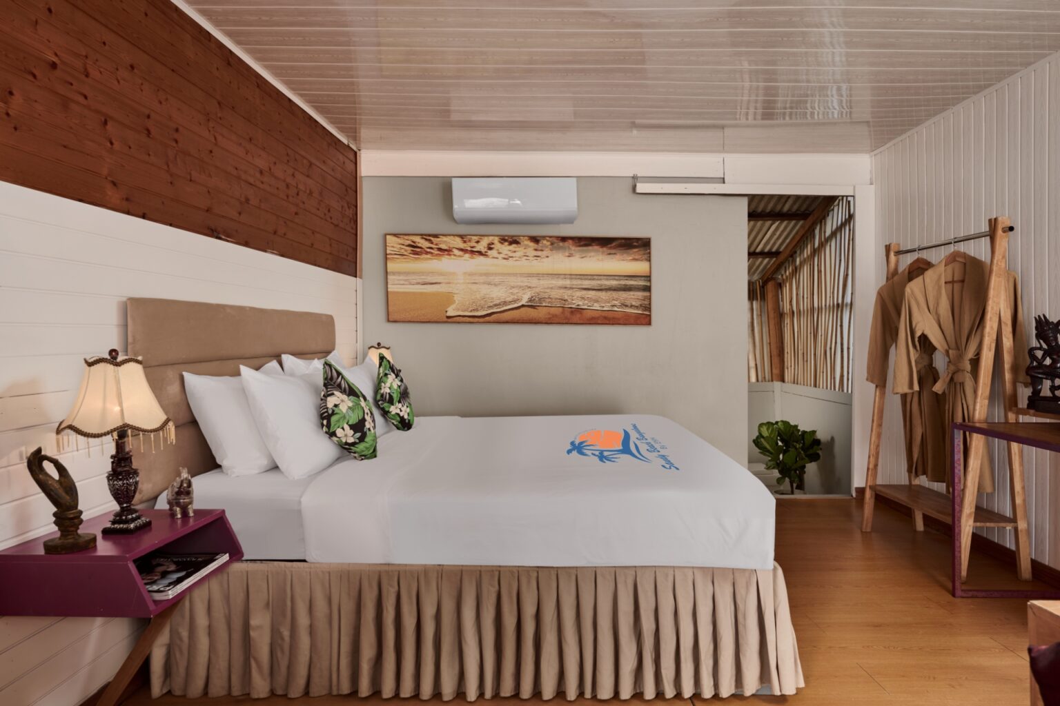 Double Bungalow Garden View - bed
